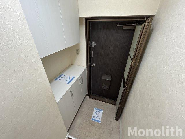 LCBコーポJ1号棟の玄関