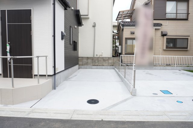 草加市八幡町 新築分譲住宅 全7棟 D号棟の駐車場