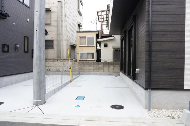 草加市八幡町 新築分譲住宅 全7棟 D号棟の駐車場