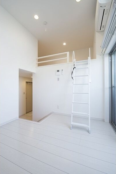 ラ・ロシェル(ラロシェル)の居間・リビング