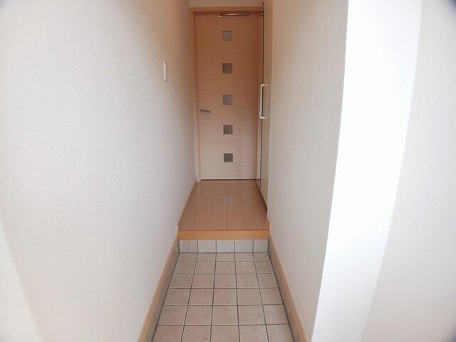 プラシード・エテルノＡの玄関