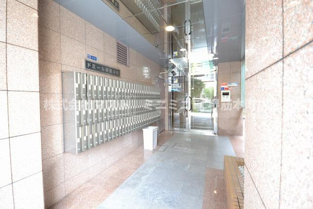 ドミール堺筋本町のエントランス