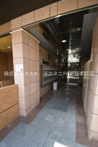 ドミール堺筋本町のエントランス