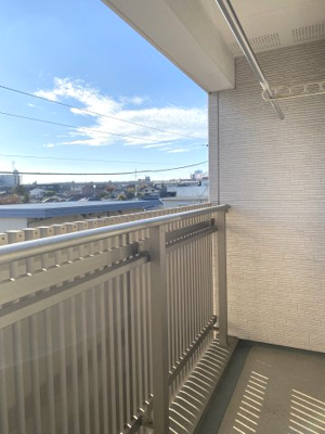 【バルコニー】 | ハイツＣＮ | 片面にアクセントクロス貼る