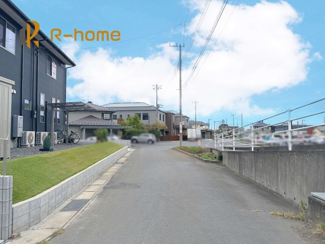 石岡市石岡2丁目第1　新築戸建て　1号棟の前面道路含む現地写真|『今から見たい！』大歓迎です♪
お気軽にＲ－ｈomeまでお問い合わせください。