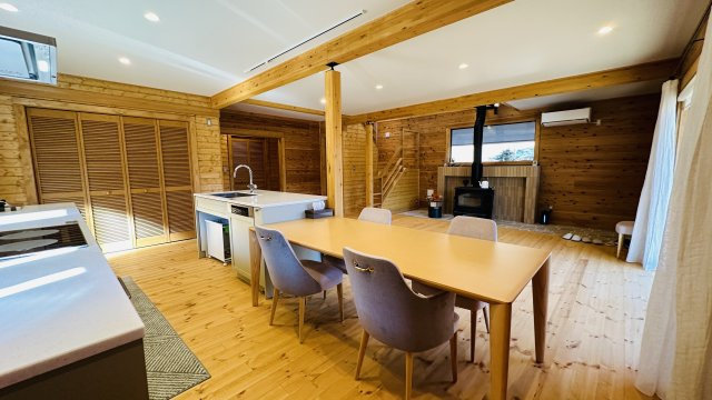 【動画付き】和美リゾート別荘地 築浅中古ログハウスのダイニング