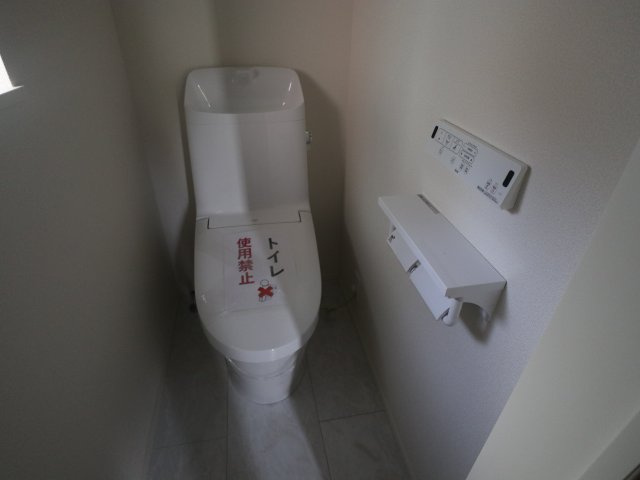 《仲介手数料無料》大宮区堀の内町２丁目154-1新築一戸建てリナージュのトイレ|撮影日 2025年7月17日 15:10 晴れ