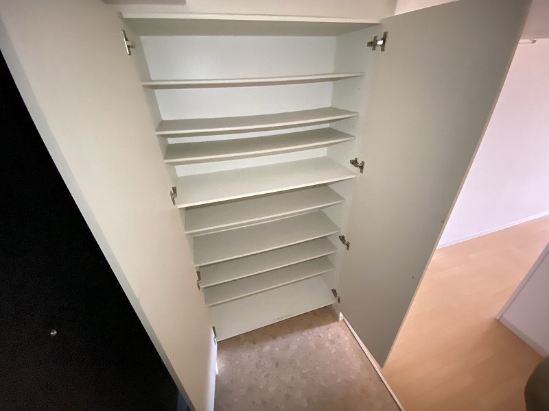 神戸市長田区神楽町５丁目の賃貸マンションの玄関|シューズボックス付き