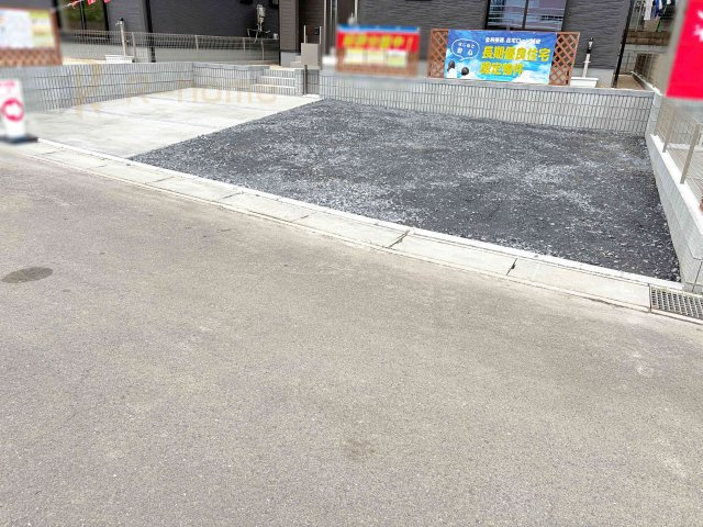 石岡市石岡2丁目第1　新築戸建て　2号棟の駐車場|カースペースは3台完備。ゲスト用のスペースも確保できますね♪