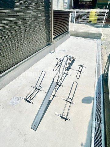 F SEAM 春日出北の駐車場