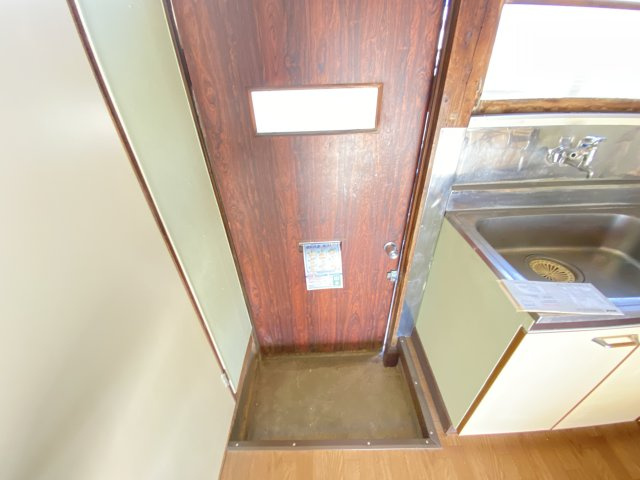 松林荘の玄関