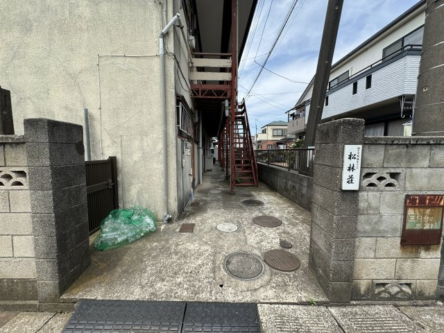 松林荘のエントランス