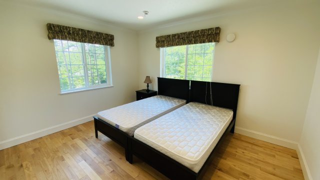 【商談中】千ヶ滝別荘地 あさまテラス 中古戸建の洋室