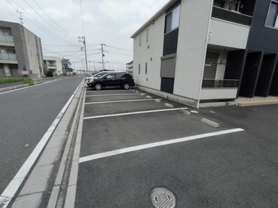 【駐車場】 | クラルテA棟 | 車をお持ちの方に嬉しい駐車場付きの物件です