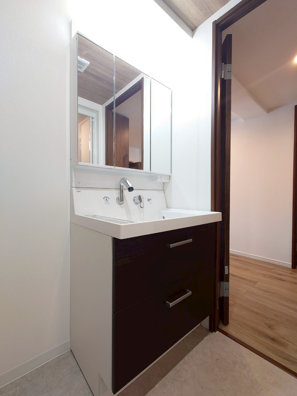 ◆室内リノベーション済み美室◆４沿線利用可◆南向きバルコニー◆周辺施設充実◆ハイツ伏見桃山の独立洗面台|洗面化粧台