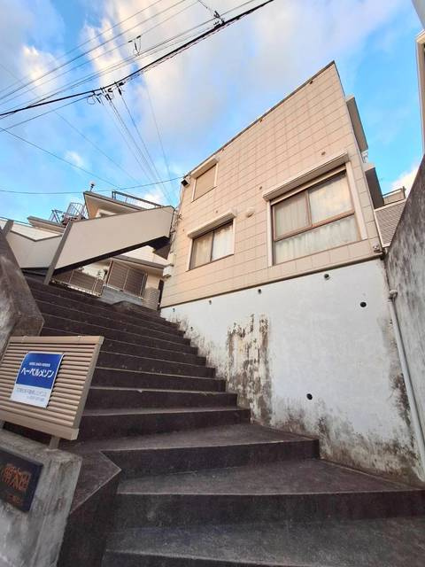 メゾン南太田のエントランス