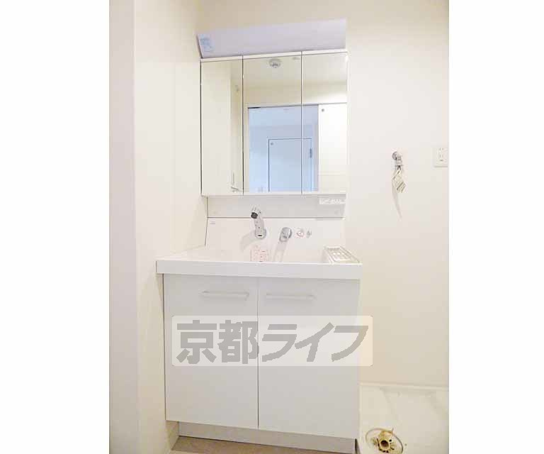 ウィルパーク御所西の洗面所|独立洗面台付です