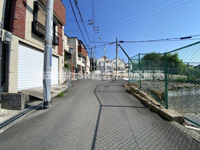 東石切町6丁目中古戸建の前面道路含む現地写真|前面道路含む現地写真です