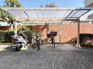 【駐車場】 | バイク置き場バイク置き場。空き区画の有無や駐輪料金、サイズおよび排気量規定などについては、改めてお問い合わせください。～即日のご見学可能～　お問合せはお気軽にどうぞ。