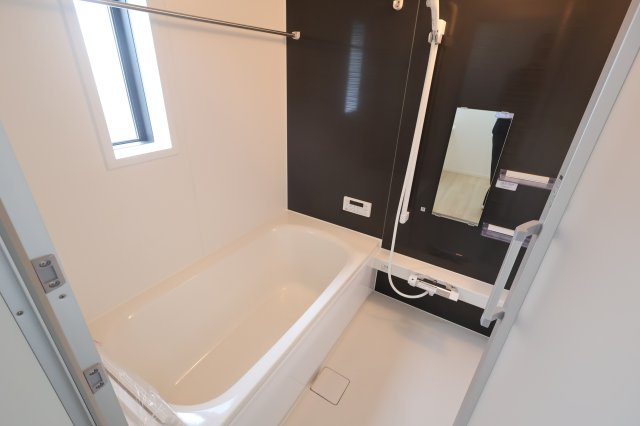 《仲介手数料無料》久喜市吉羽１丁目37-2(3号棟)新築一戸建てクレイドルガーデンの浴室|撮影日 2025年10月4日 12:00 曇り