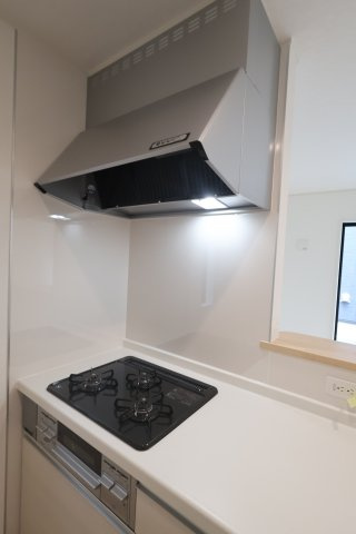 《仲介手数料無料》久喜市吉羽１丁目37-2(3号棟)新築一戸建てクレイドルガーデンのキッチン|撮影日 2025年10月4日 12:00 曇り