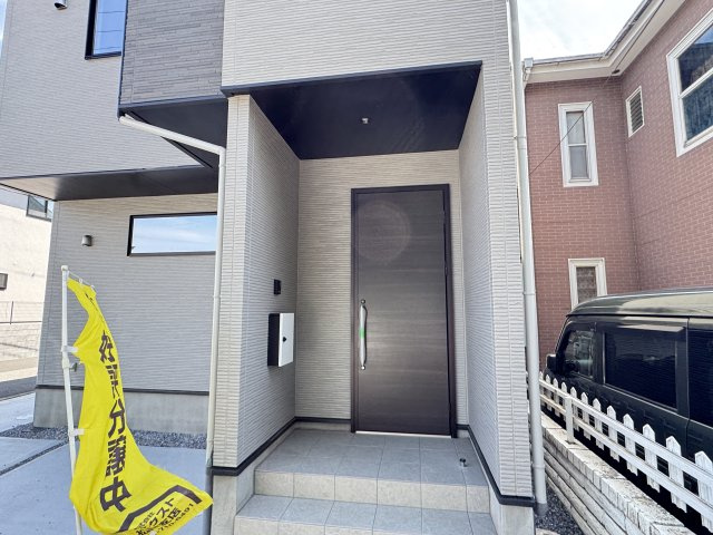 松戸市横須賀１丁目新築戸建【横須賀小学校：7分】のエントランス|エントランス・玄関ポーチ