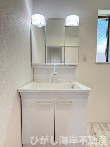 茅ヶ崎市柳島１丁目　新築戸建　全３棟の独立洗面台|三面鏡化粧台