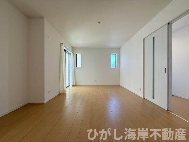 茅ヶ崎市柳島１丁目　新築戸建　全３棟の居間・リビング|16.6帖　LDK