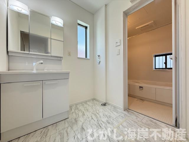 茅ヶ崎市柳島１丁目　新築戸建　全３棟の脱衣所|脱衣スペース