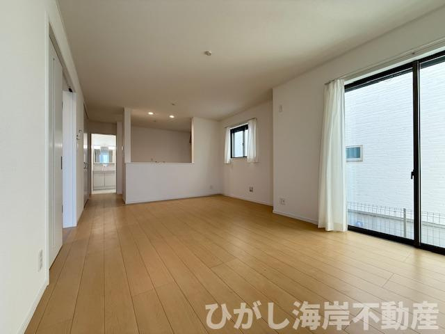 茅ヶ崎市柳島１丁目　新築戸建　全３棟の居間・リビング|16.6帖　LDK