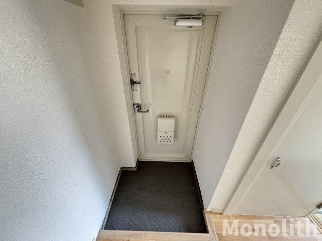 鶴山台40号棟の玄関