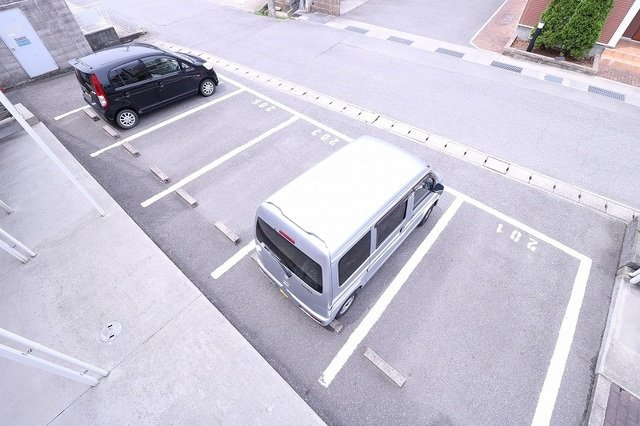 エルディムⅠの駐車場