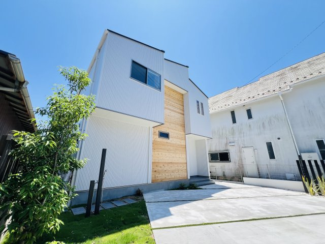 Minimal Blue｜海とミニマルに生きる家の外観