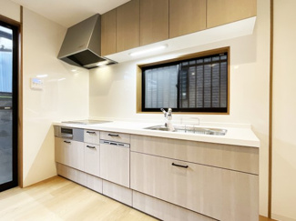 【キッチン】 | 宇治市小倉町山際　中古戸建 | キッチンは新調しています。IHクッキングヒーターですので火傷の心配が少なく、お子様のいるご家庭も安心です。