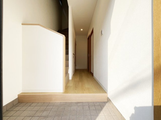 【玄関】 | 宇治市小倉町山際　中古戸建 | 一度、実際にご覧になってみませんか？暮らしやすい周辺環境も含め、スタッフがご案内いたします。お家探しの第一歩としてでも大丈夫です(^^)/お気軽にお問い合わせ下さいね♪