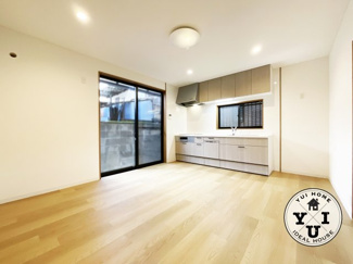 【居間・リビング】 | 宇治市小倉町山際　中古戸建 | 令和7年5月リフォーム完了！気になる水回りも新調済み
（トイレ・ユニットバス・洗面化粧台）