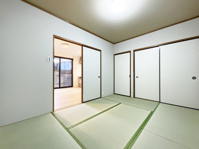 【和室】 | 宇治市小倉町山際　中古戸建 | 和室は畳表替えされており、6帖のゆったりとした広さです。LDKと続き間になっているので、リビングへの出入りがしやすい間取りです。