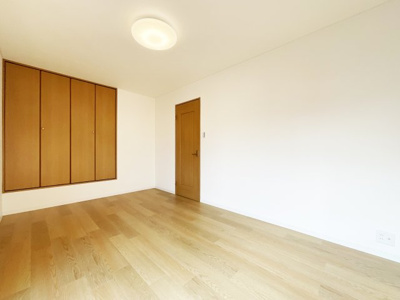 【洋室】 | 宇治市小倉町山際　中古戸建 | クローゼットが2箇所設けられているので、収納力もバッチリです。