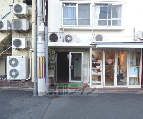 コーポマルスのエントランス|建物入口