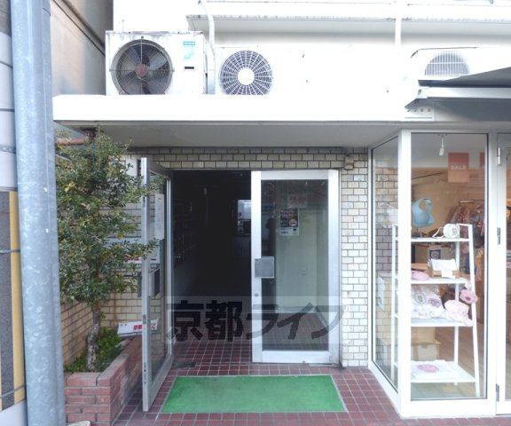 コーポマルスのエントランス