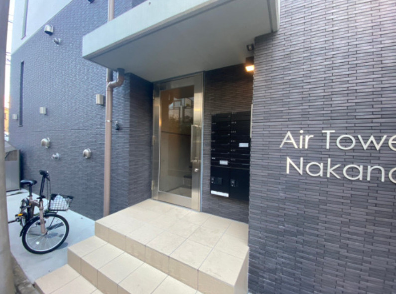 中野区本町６丁目の賃貸マンションのエントランス