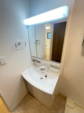 【独立洗面台】 | ※同タイプの写真です