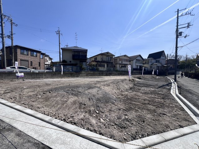 【建築条件付き土地】サン・タウン楠葉丘の前面道路含む現地写真|■前面道路も広めですよ♪♪