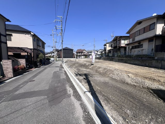 【建築条件付き土地】サン・タウン楠葉丘の前面道路含む現地写真|■全区画、南向きで日当たり良好♪♪