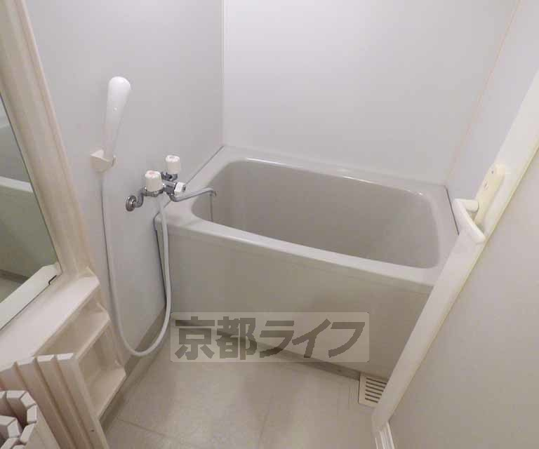 グラシオン西陣の浴室