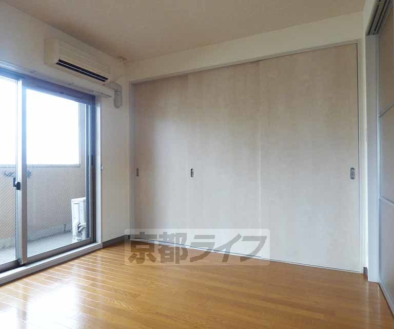 グラシオン西陣の居間・リビング