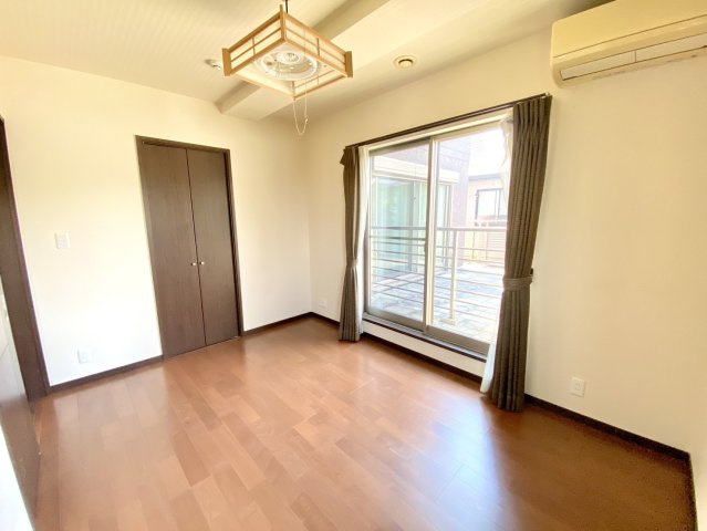 日進市藤島町長塚戸建の居間・リビング|2階：約6.0帖