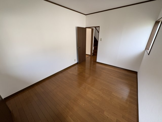 北国分2丁目戸建ての洋室