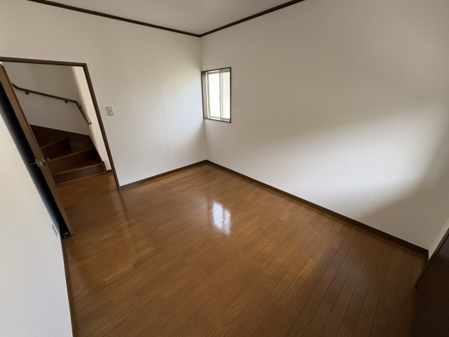 北国分2丁目戸建ての洋室