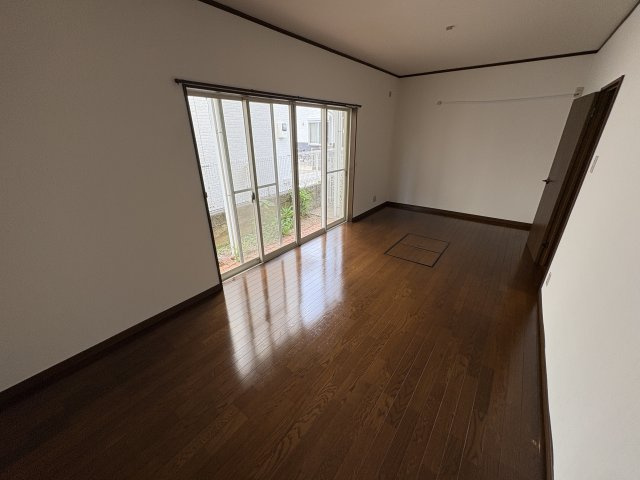 北国分2丁目戸建ての洋室